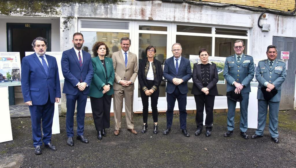La directora general de la Guardia Civil y otras personalidades en la presentación del proyecto de construcción nuevo cuartel de Santiago de Compostela