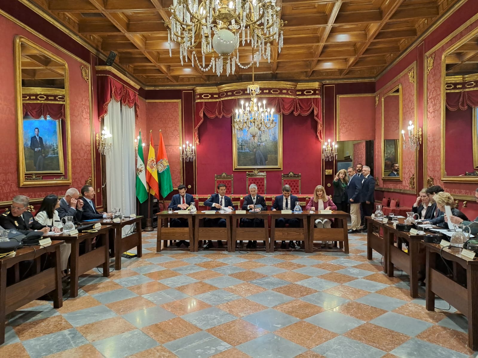Grande-Marlaska preside la reunión para diseñar el dispositivo de seguridad del Consejo Europeo de octubre en Granada
