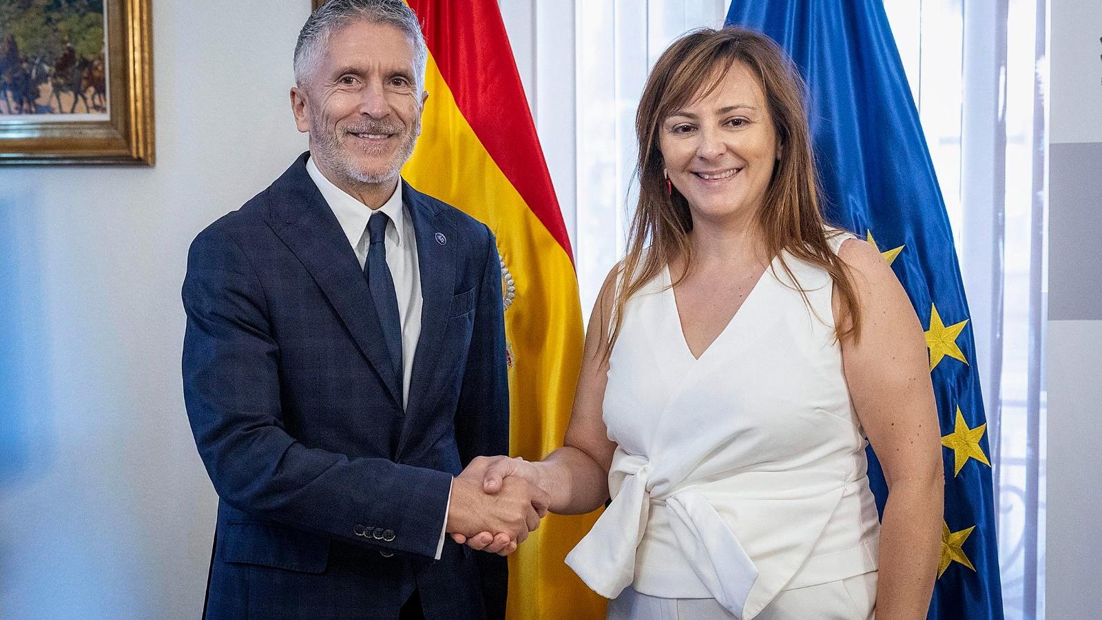 Grande-Marlaska refuerza la coordinación con Canarias en su reunión con la consejera de Presidencia del Gobierno insular