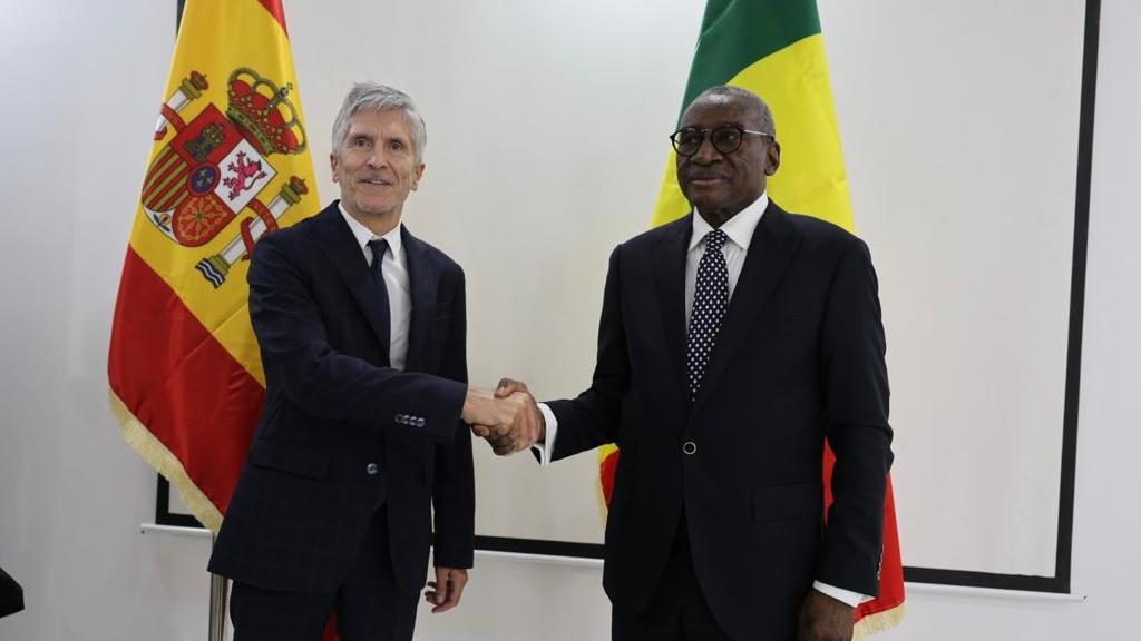 Grande-Marlaska fortalece en Senegal la cooperación en la lucha contra las mafias de tráfico hacia Canarias
