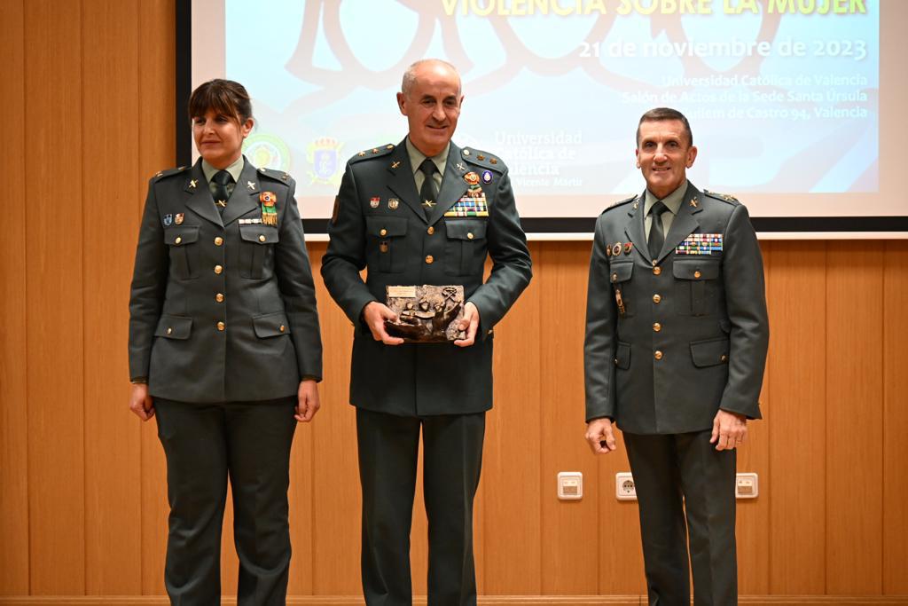 El director adjunto operativo entrega en Valencia los reconocimientos de la Guardia Civil por la lucha contra la violencia sobre la mujer