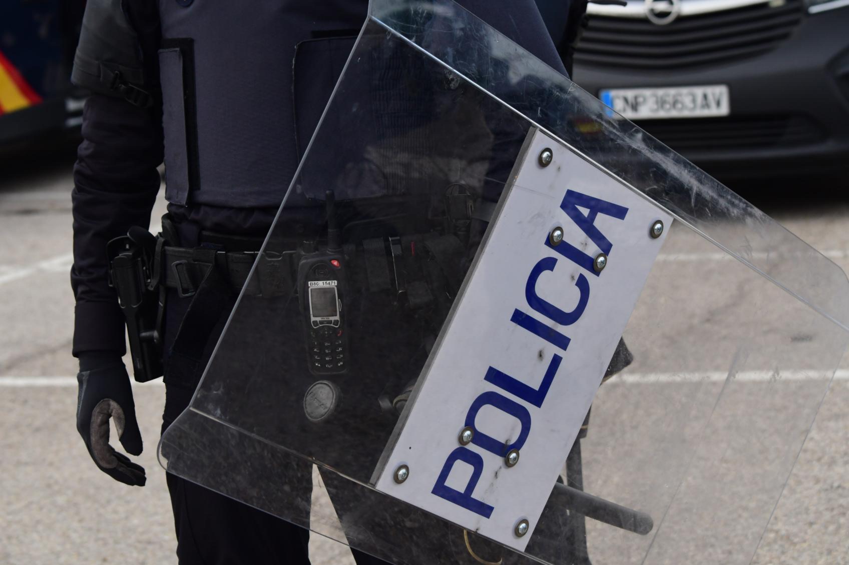 FOTO: IMAGEN DE ARCHIVO. IMAGEN PARCIAL DE UN POLICÍA CON ESCUDO