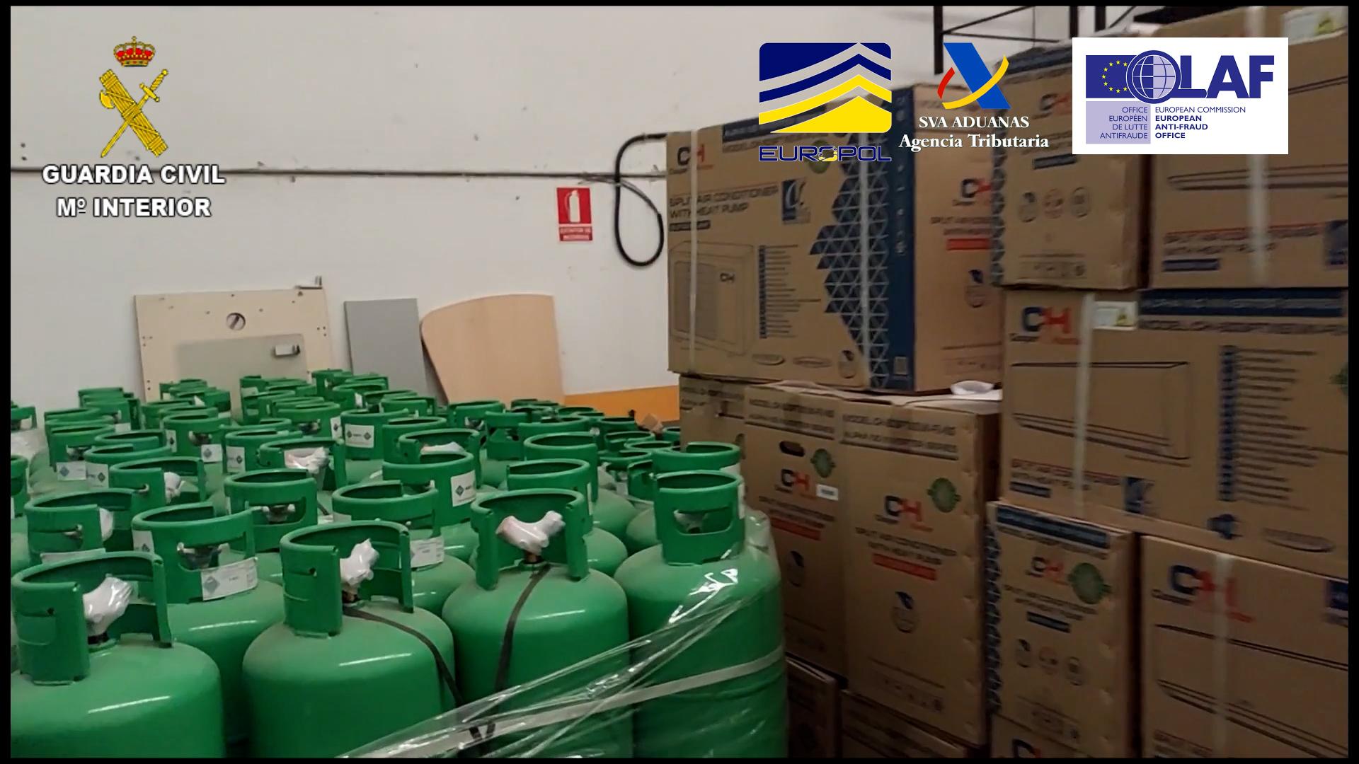 Bombonas incautadas en la operación del Seprona contra tráfico ilícito de gases de efecto invernadero