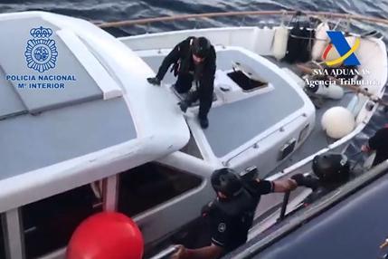 Agentes de Vigilancia Aduanera detienen en alta mar a miembros de grupo de narcotráfico