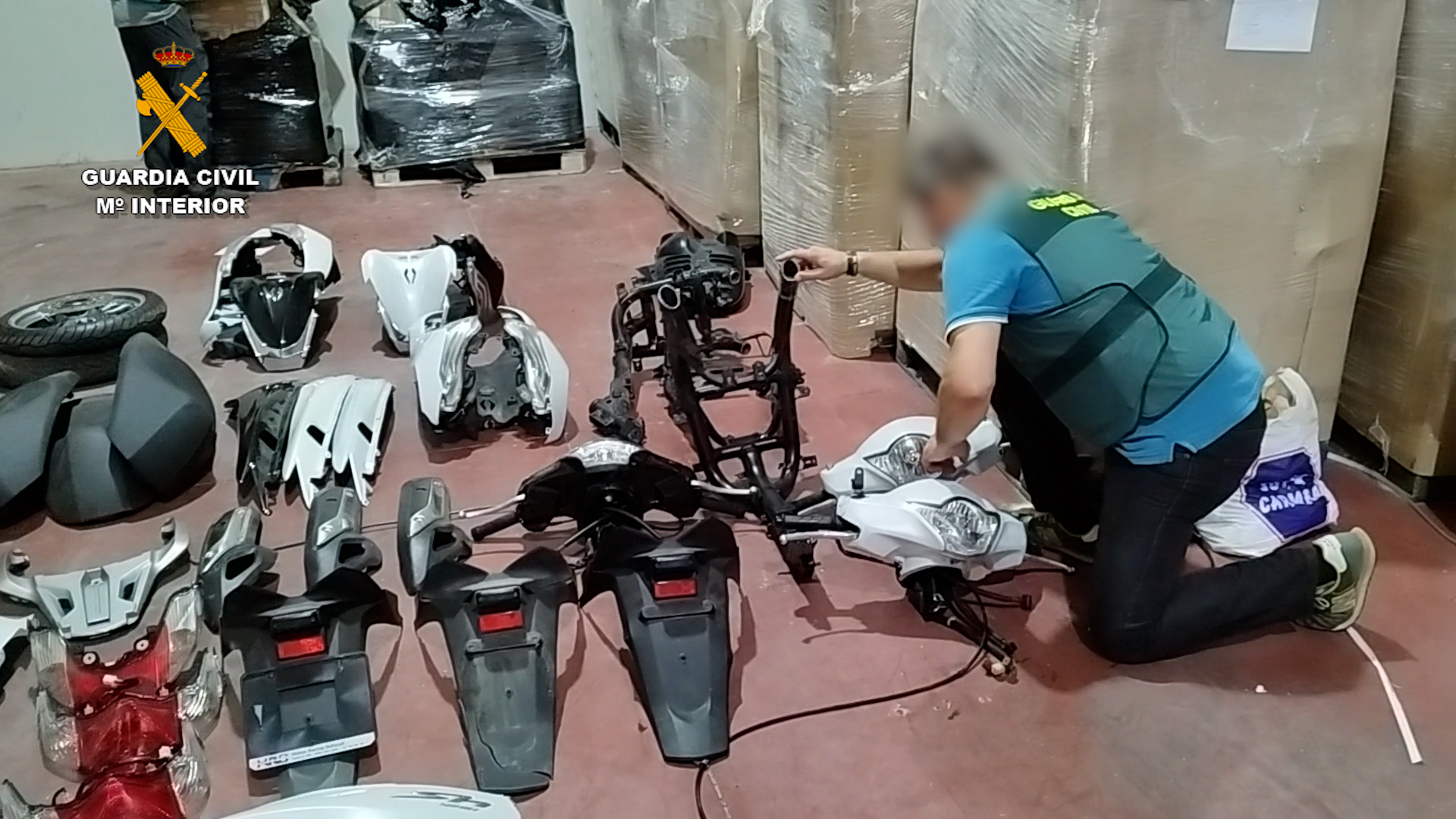 La Guardia Civil recupera más de mil teléfonos móviles sustraídos preparados para ser enviados a Marruecos