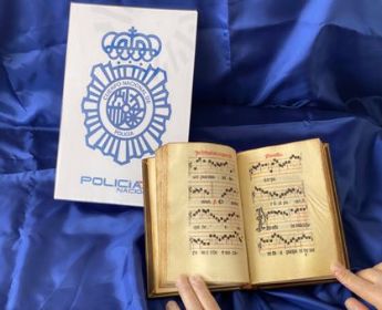 La Policía Nacional recupera un misal cantoral del siglo XVI
