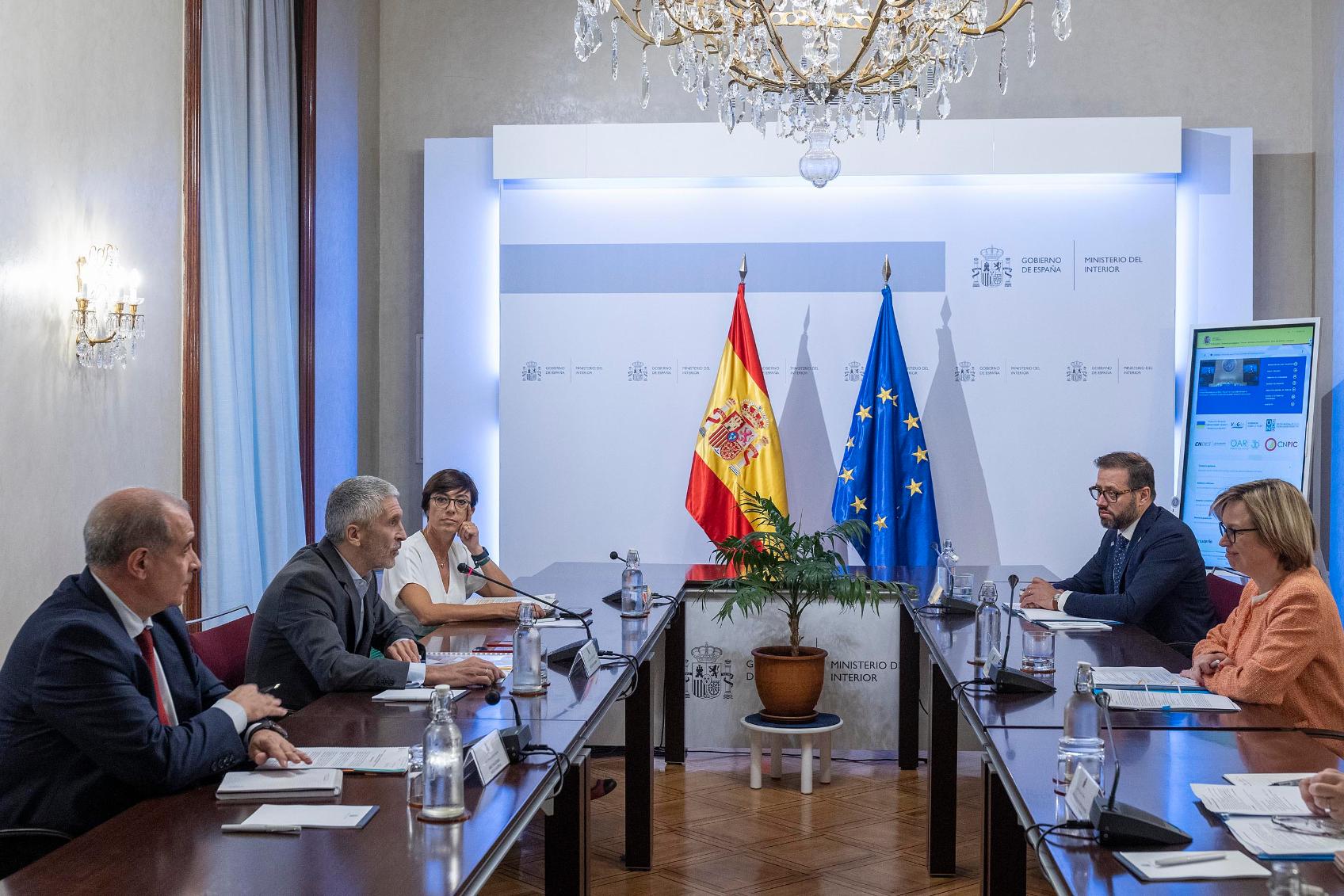 Grande-Marlaska traslada a Europol el apoyo de España para reforzar la lucha contra el crimen organizado y el terrorismo internacional