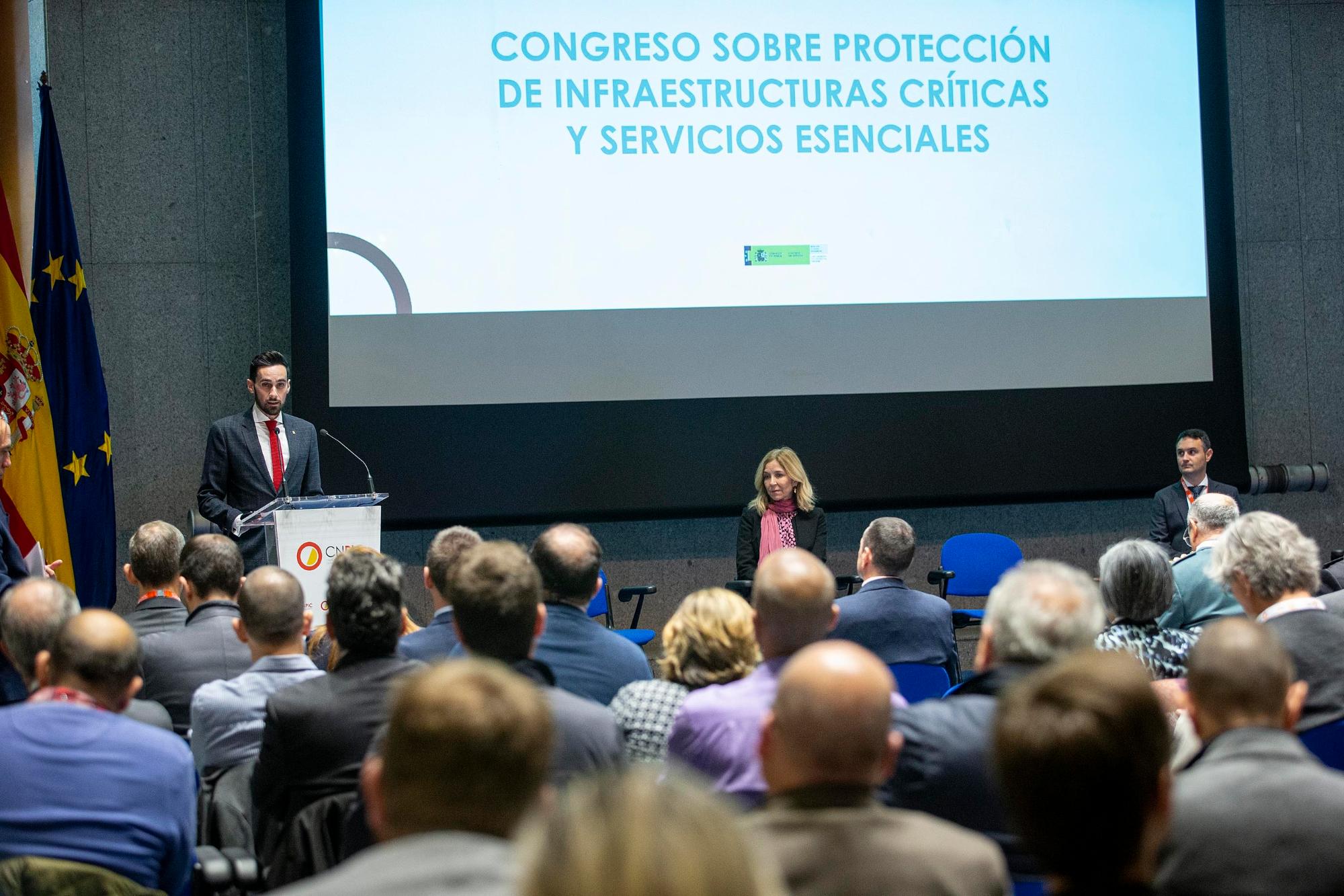 Imagen de la presentación con la intervención del Secretario de Estado para la Seguridad en la inauguración del Congreso sobre Protección de Infraestructuras Críticas y Servicios Esenciales