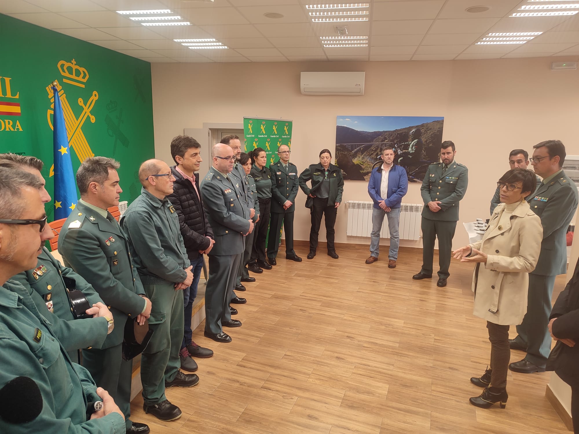La directora general de la Guardia Civil presenta el proyecto del nuevo cuartel de Fuentesaúco (Zamora)