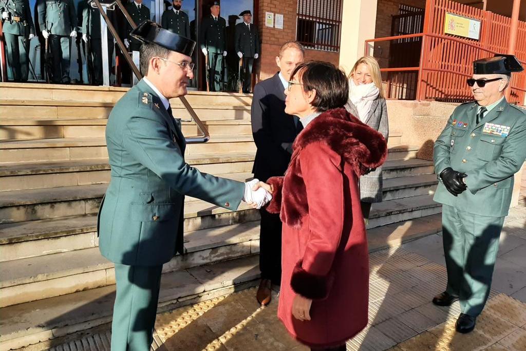 María Gámez saluda a los mandos de la Guardia Civil de Lleida