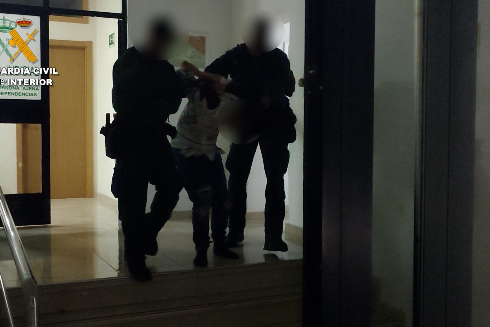 Agente de la guardia civil detienen al líder de la más importante y violenta organización de narcotráfico de hachís