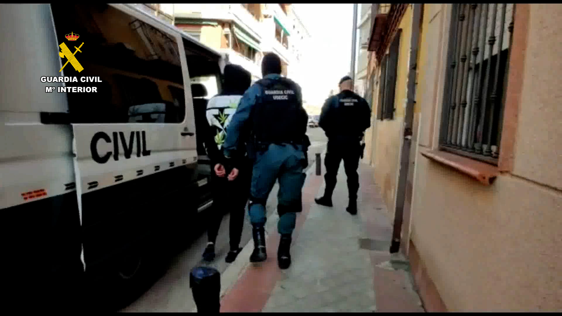 La Guardia Civil detiene a tres personas que falsificaban documentos destinados a la inmigración irregular en España