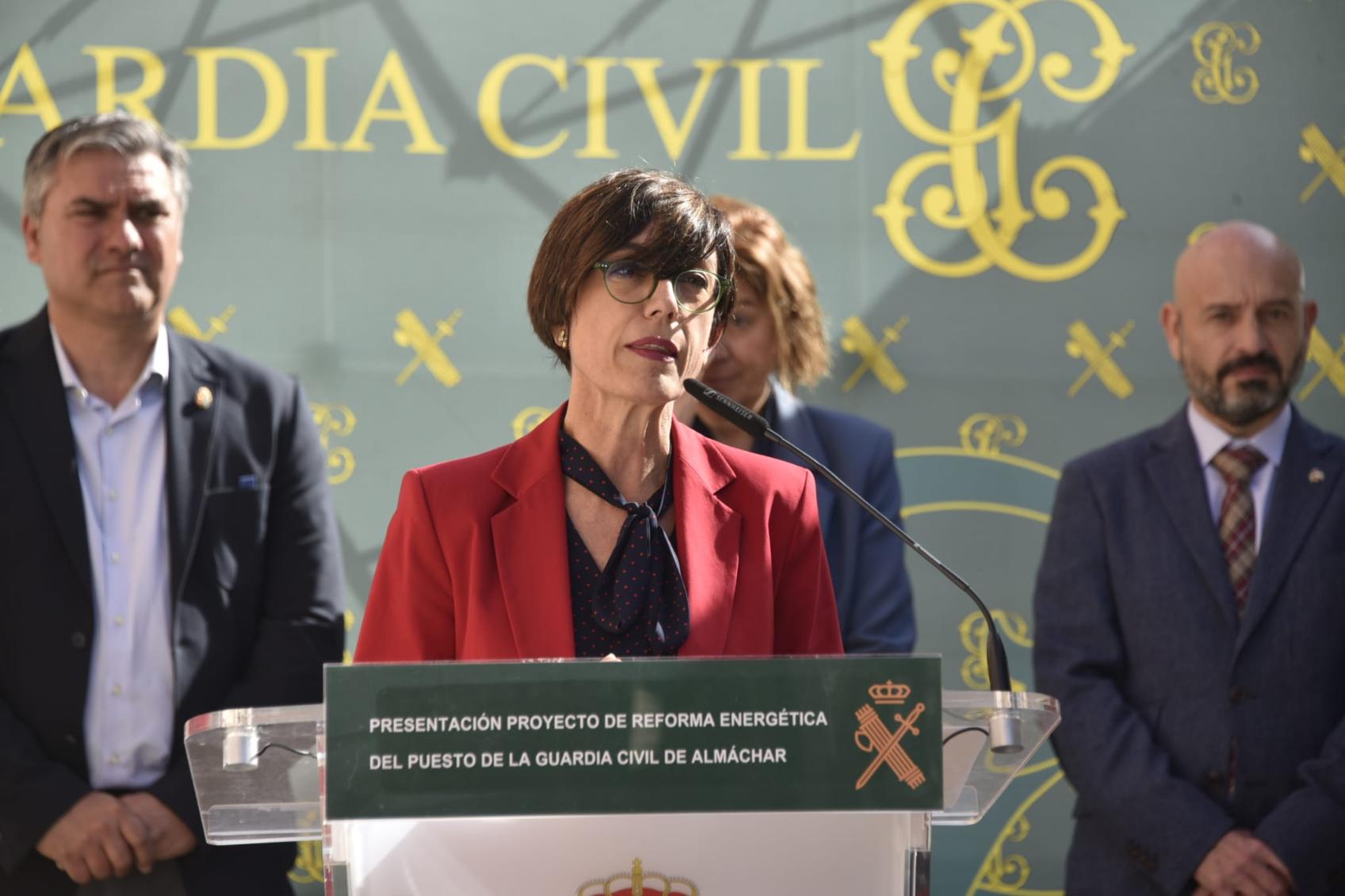 La directora general de la Guardia Civil presenta el proyecto de obras de mejora del cuartel de Almáchar (Málaga)