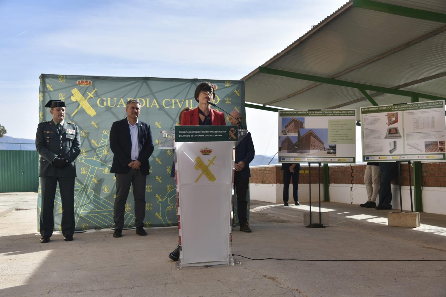 La directora general de la Guardia Civil presenta el proyecto de obras de mejora del cuartel de Almáchar (Málaga)