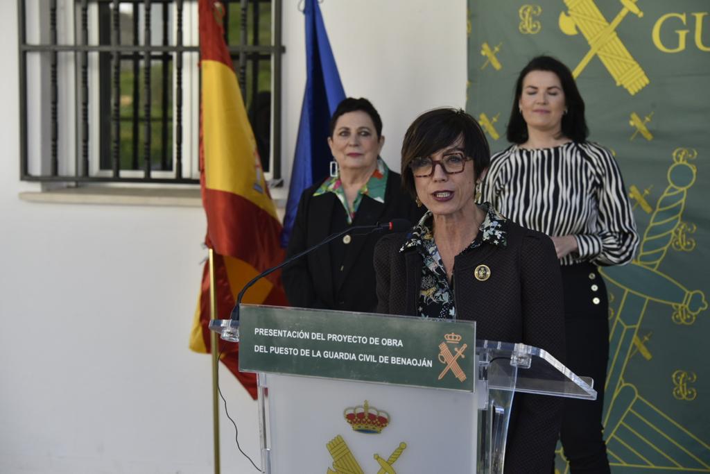 La directora general de la Guardia Civil presenta el proyecto de obras de mejora del cuartel de Benaoján (Málaga)