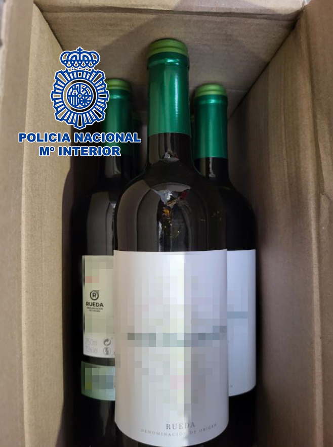20La Policía Nacional desmantela un punto de producción y distribución de botellas falsificadas de vino Verdejo