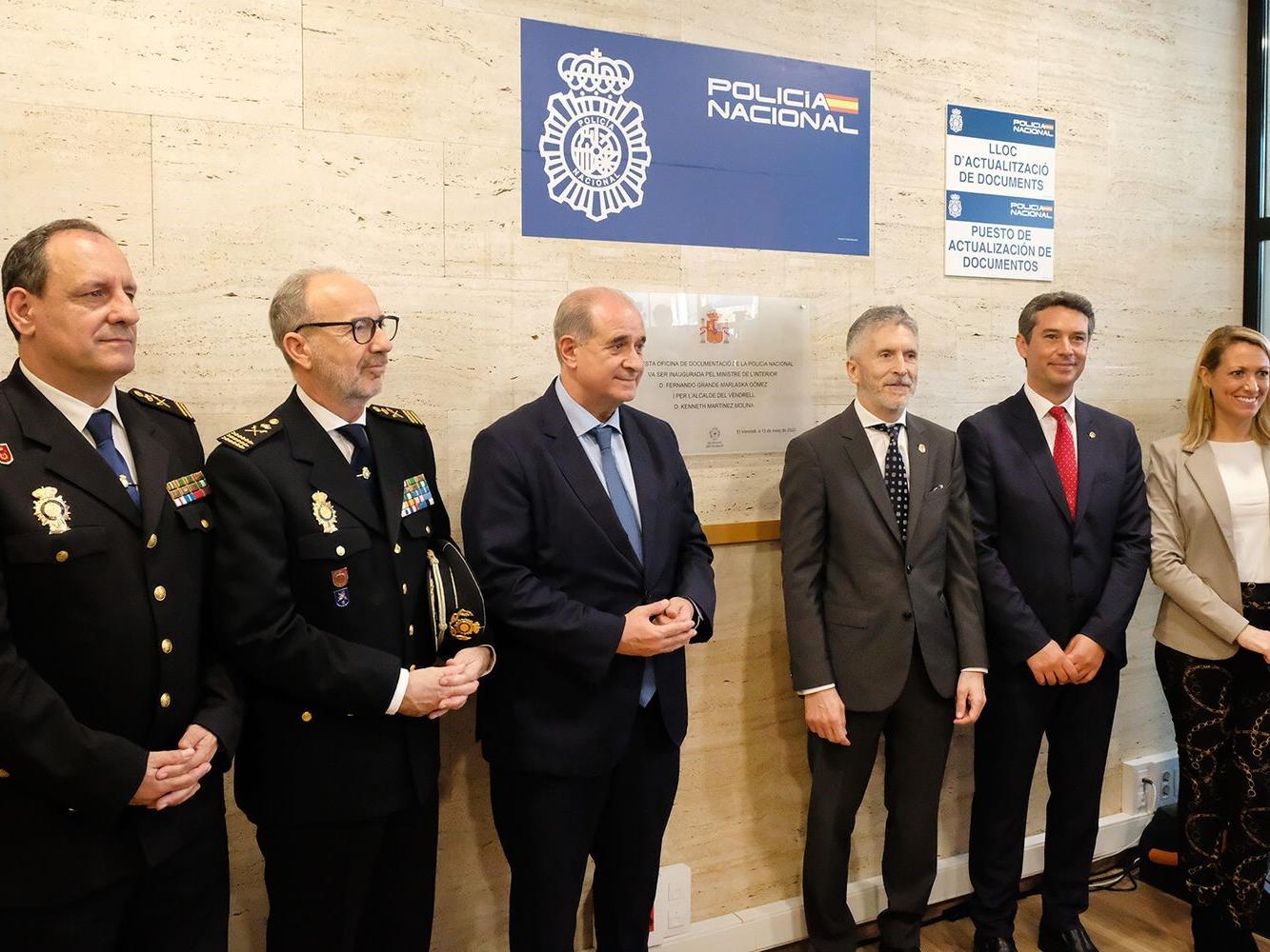Imagen del ministro del Interior, Fernando Grande-Marlaska, en la inauguración de la Unidad de Documentación de la Policía Nacional en El Vendrell (Tarragona)