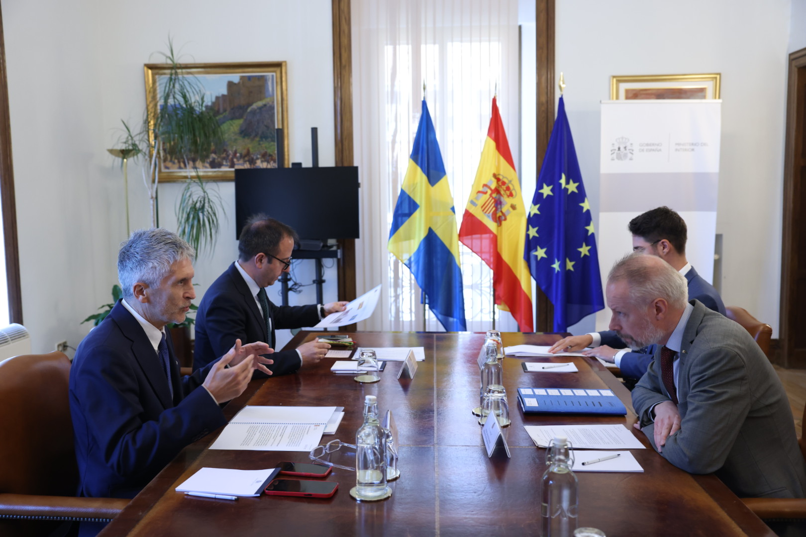 Grande-Marlaska se reúne con el secretario de Estado de Migraciones de Suecia para avanzar en el Pacto de Migración y Asilo de la UE