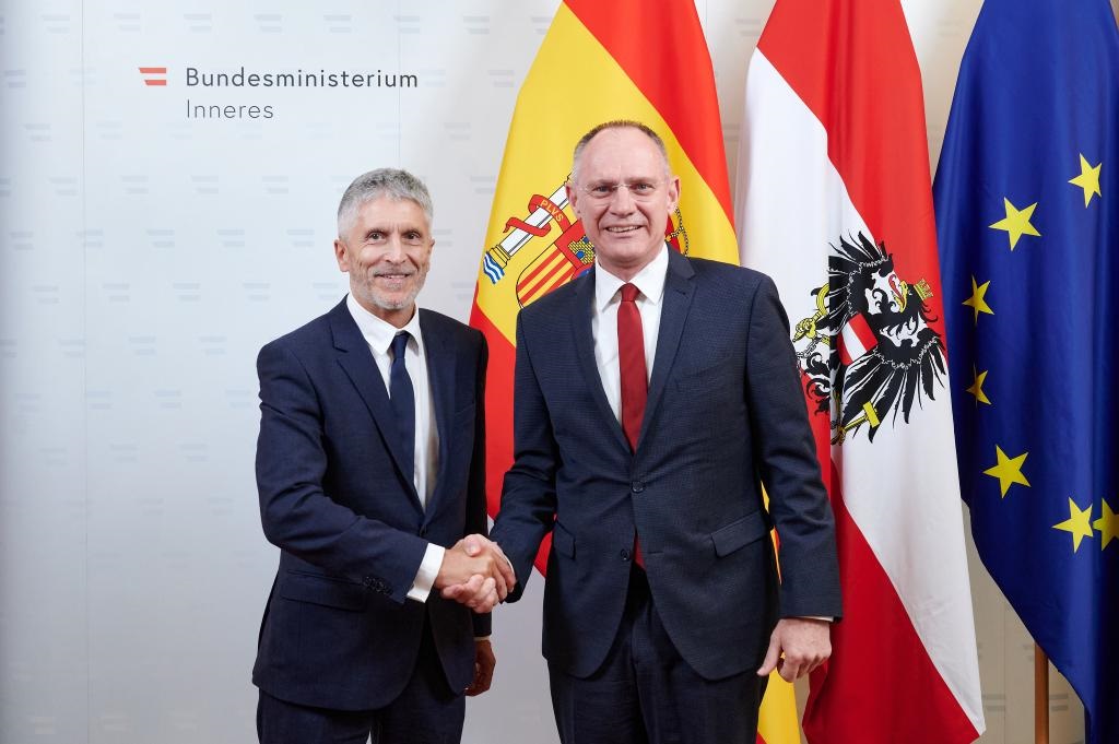 Grande-Marlaska se reúne en Viena con el ministro del Interior de Austria para avanzar en el acuerdo migratorio de la UE