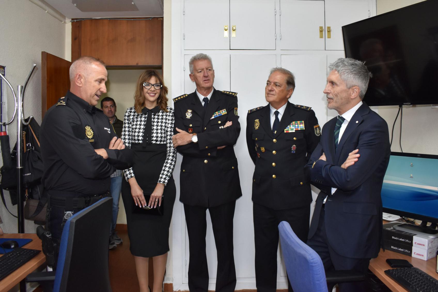 Grande-Marlaska se reúne en Melilla con la delegada del Gobierno y los responsables de las Fuerzas y Cuerpos de Seguridad del Estado