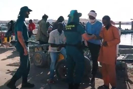 Agentes de la Guardia Civil trabajan en colaboración con la Gendarmería, los guardacostas y la policía nacional mauritana