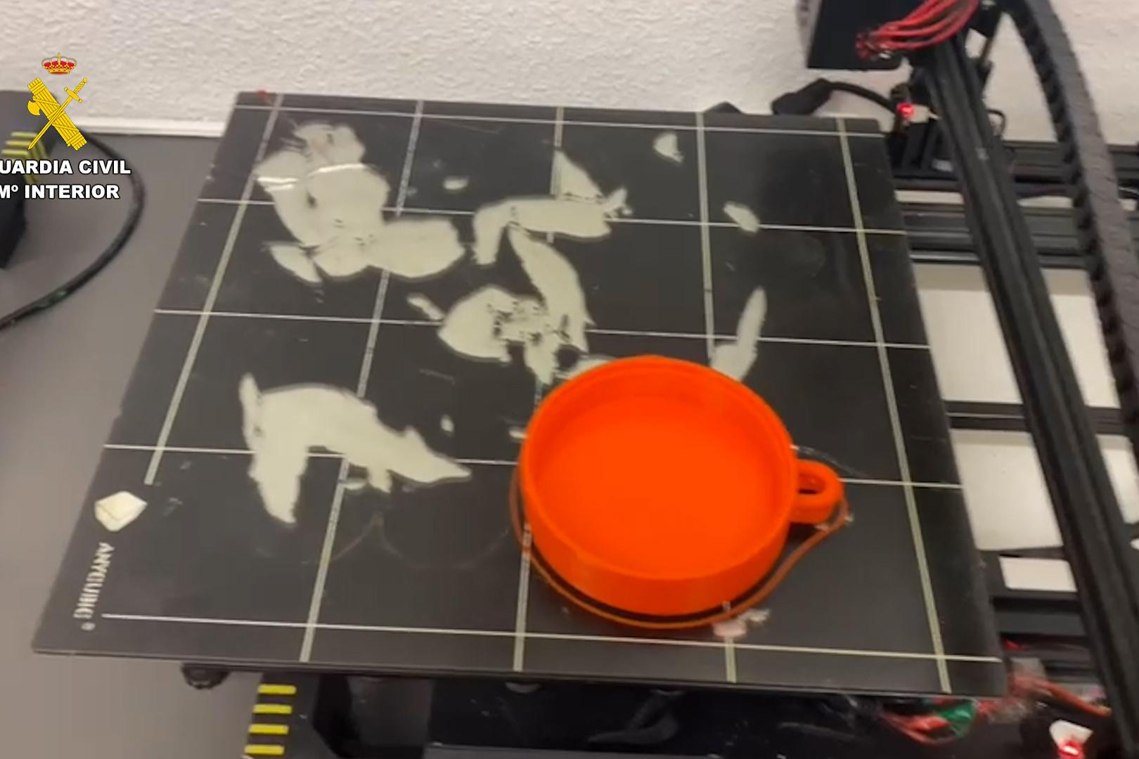 Imagen de una impresora 3D donde ocultaban la droga ocultos en dobles fondos