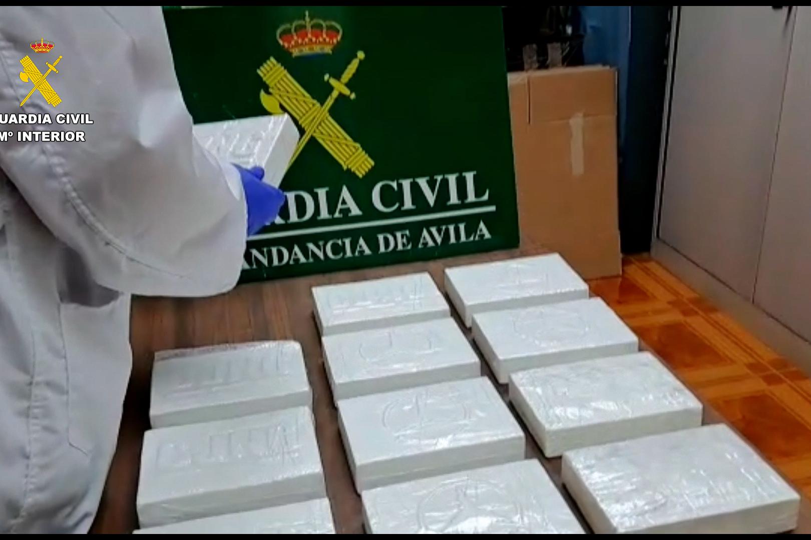 Imagen de la Guardia Civil de los 12 kilogramos cocaína, 5 llevaban un sello que podría pertenecer al Cártel de Jalisco Nueva Generación