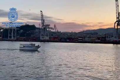 La policía nacional incauta en el puerto de Vigo 2300 kilos de cocaína en un pesquero
