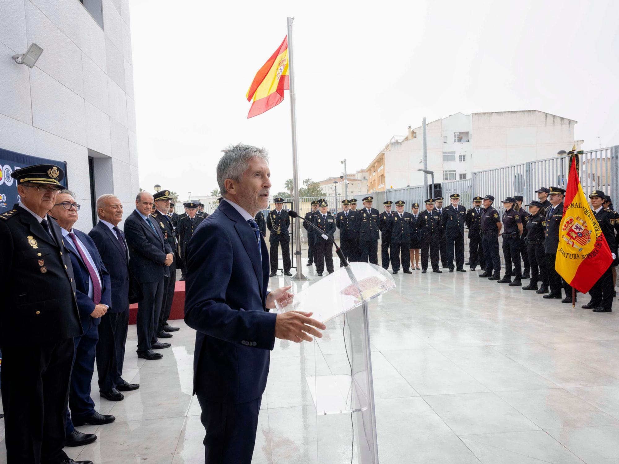 El Ministro del Interior, en funciones, Grande-Marlaska, inaugura la comisaria de Almendralejo (Badajoz)