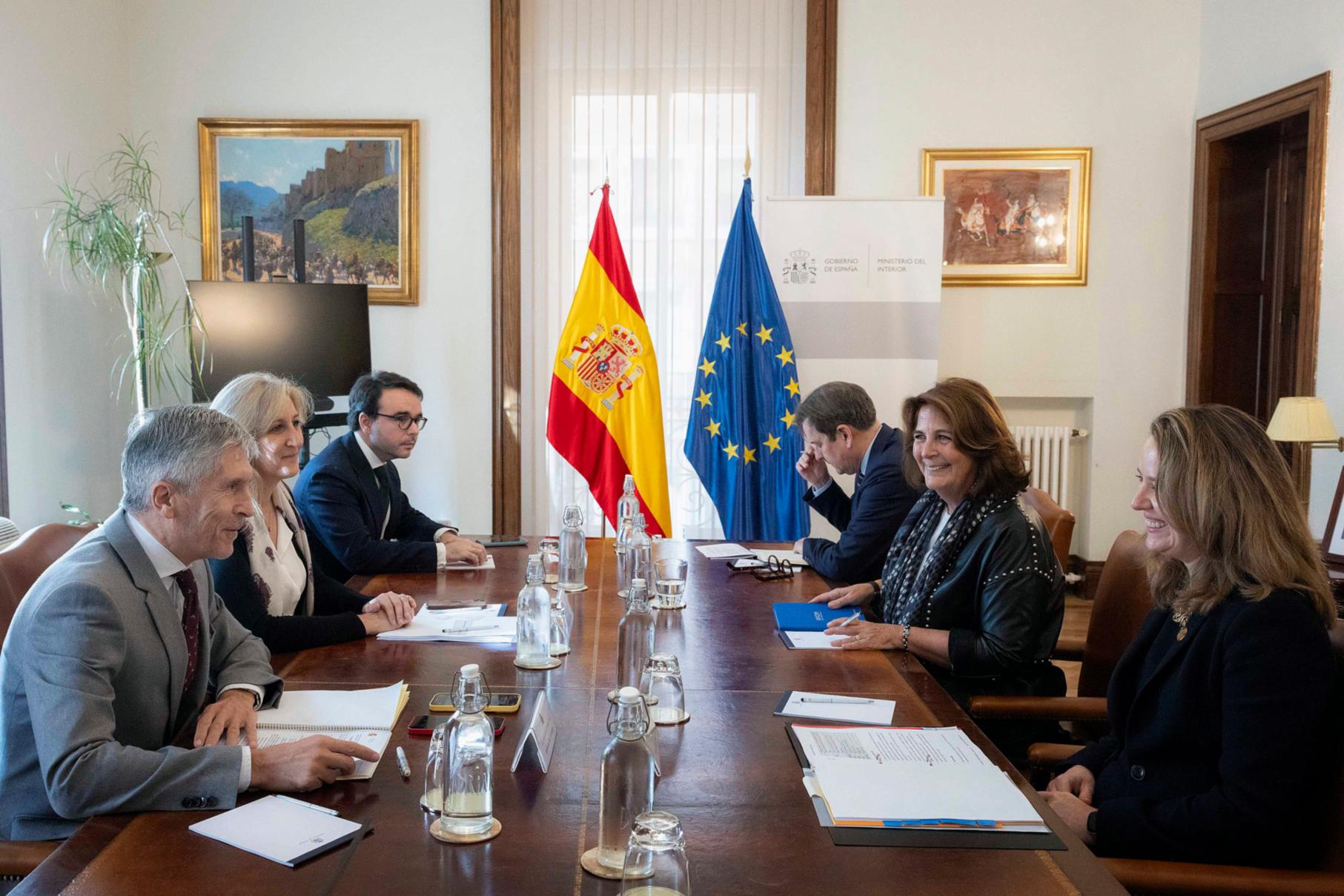 Grande-Marlaska reafirma el compromiso de España con una “migración segura, ordenada y regular”