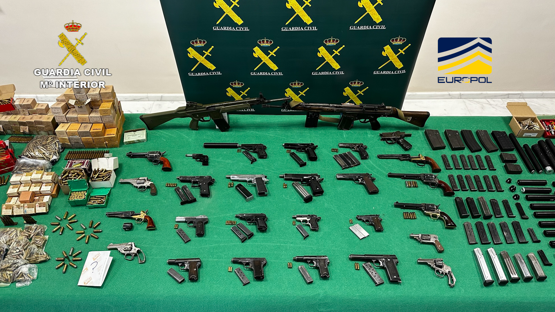 La Guardia Civil incauta más de 80 armas de fuego, de guerra y de impresión 3D en una macro operación internacional