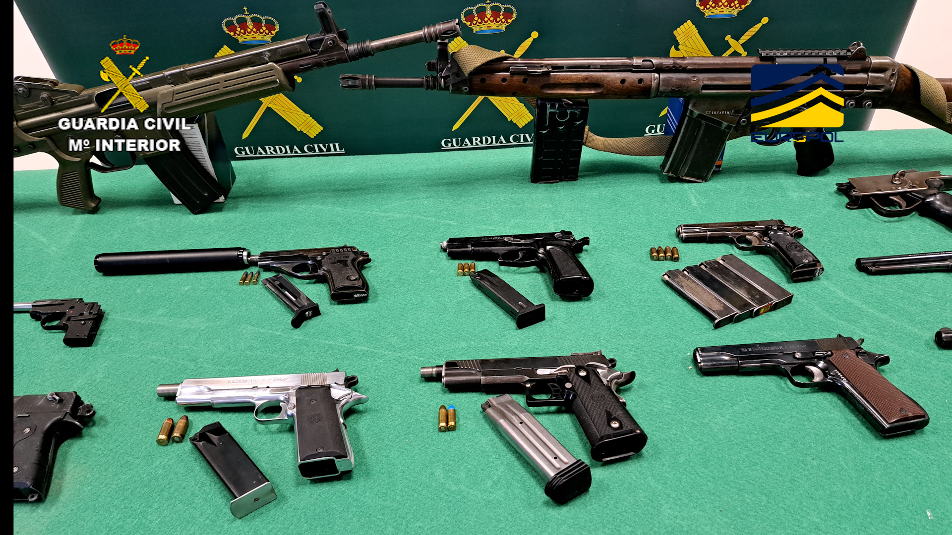 La Guardia Civil incauta más de 80 armas de fuego, de guerra y de impresión 3D en una macro operación internacional