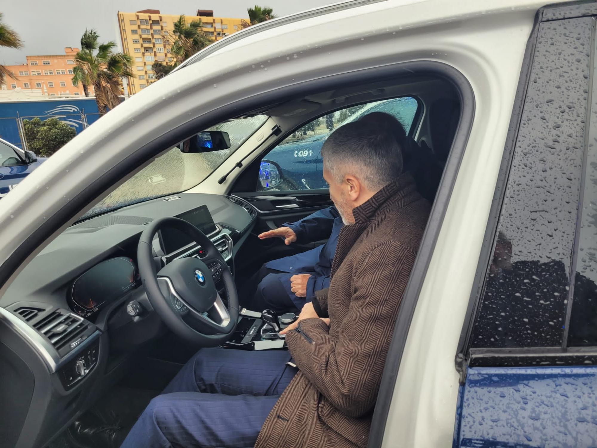 El ministro del Interior Fernando Grande-Marlaska visitando en Algeciras la nueva flota de vehículos tipo todoterreno y furgonetas.