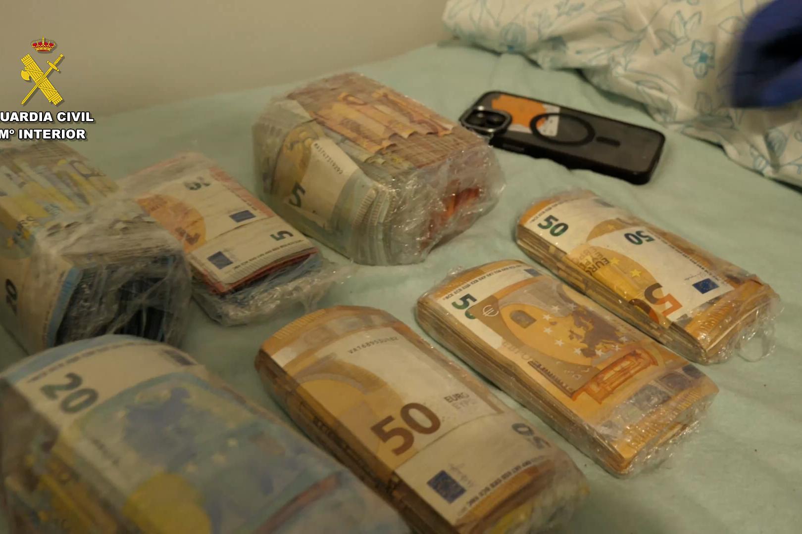 Imagen del dinero incautado durante la operación