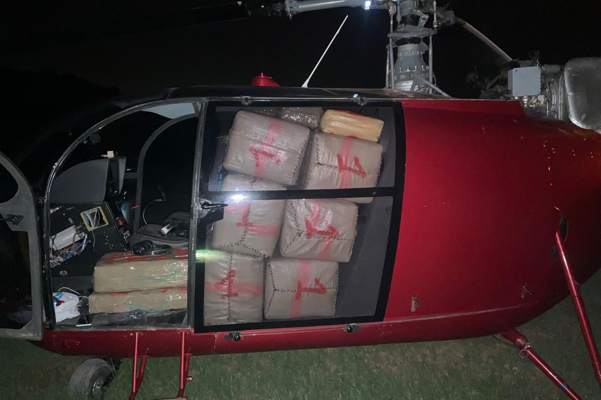 Helicóptero cargado con fardos de droga intervenido por la Guardia Civli y Gendarmería Real Marroquí