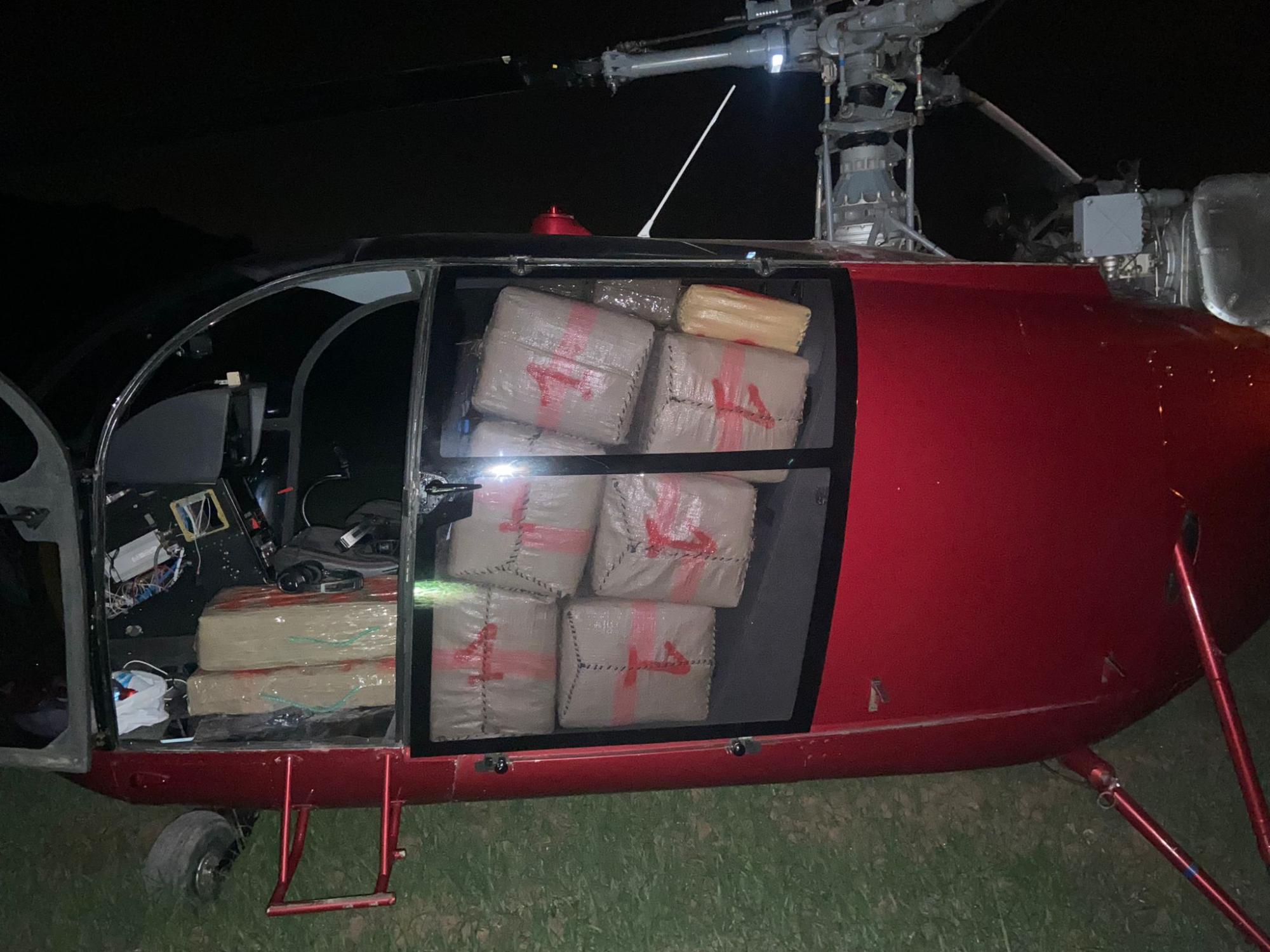 Helicóptero cargado con fardos de droga intervenido por la Guardia Civli y Gendarmería Real Marroquí