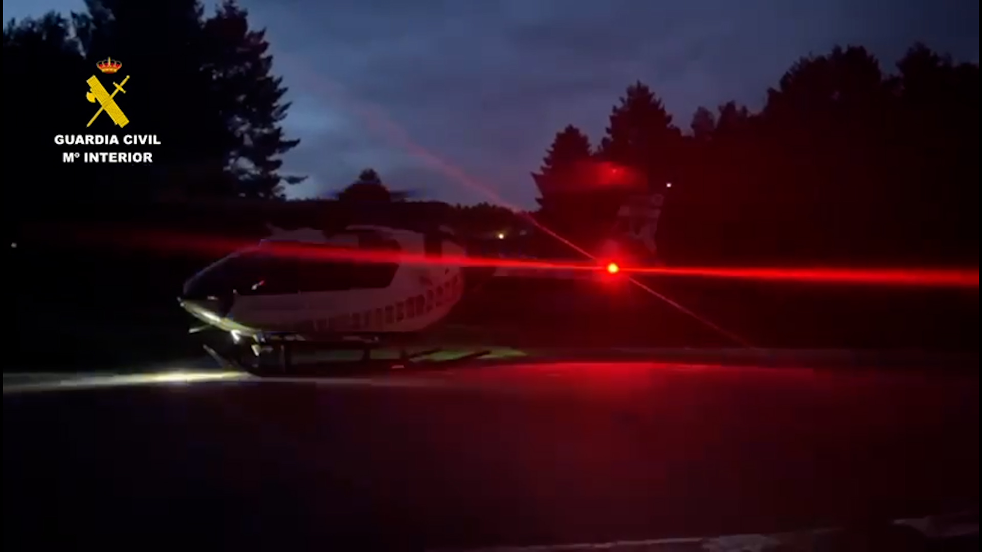 La Guardia Civil realiza el primer rescate aéreo de noche con gafas de visión nocturna
